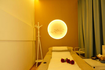 青岛市南区日式指压的寂静美学：在按压中听见雪落的声音